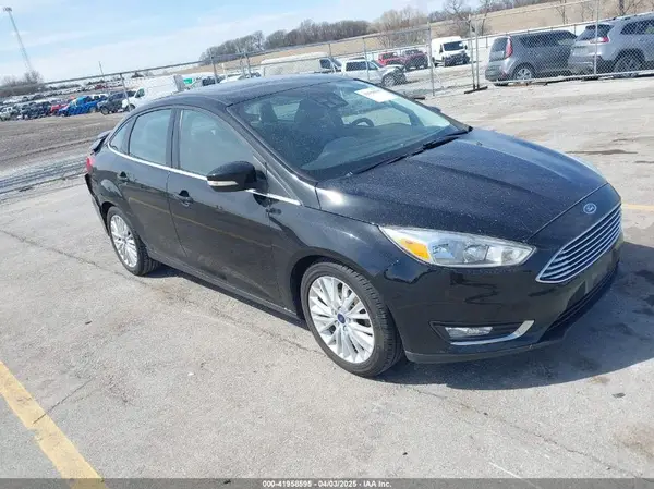 1FADP3J25JL221338 2018 FORD FOCUS - Image 1