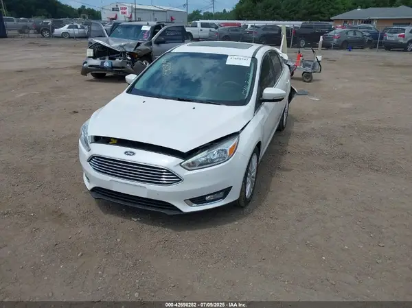 1FADP3J25JL267865 2018 FORD FOCUS - Image 2