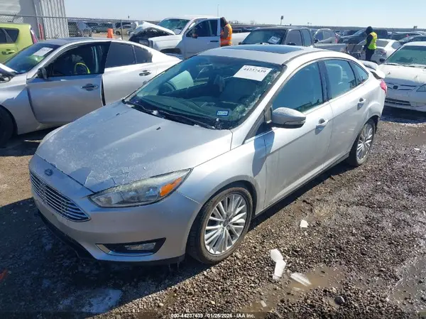 1FADP3J25JL271978 2018 FORD FOCUS - Image 2