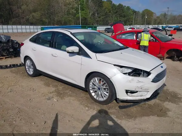 1FADP3J25JL279384 2018 FORD FOCUS - Image 1