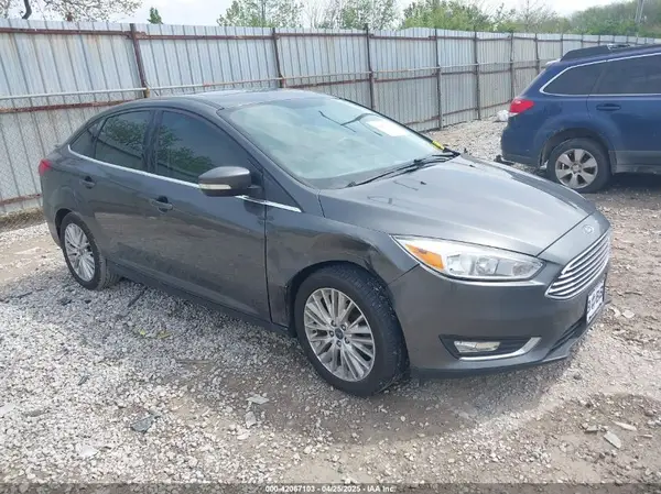 1FADP3J25JL326977 2018 FORD FOCUS - Image 1