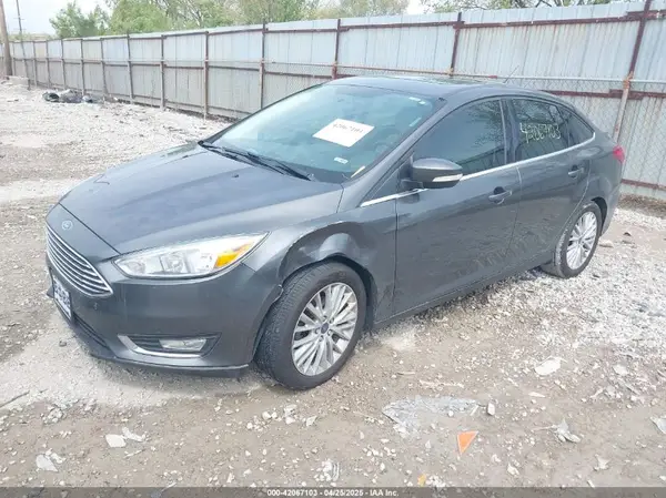 1FADP3J25JL326977 2018 FORD FOCUS - Image 2