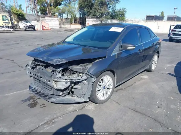 1FADP3J25JL332052 2018 FORD FOCUS - Image 2