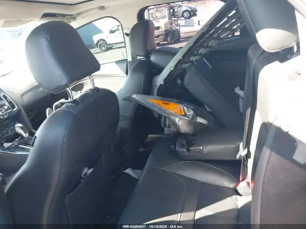 1FADP3J25JL332052 2018 FORD FOCUS - Image 8