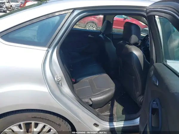 1FADP3J26GL374299 2016 FORD FOCUS - Image 8