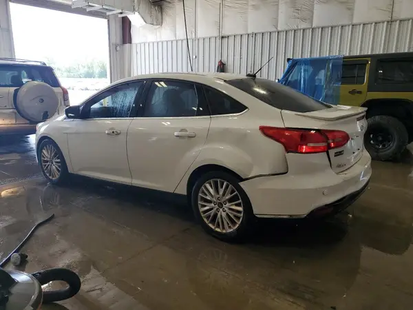 1FADP3J26HL331812 2017 FORD FOCUS - Image 2