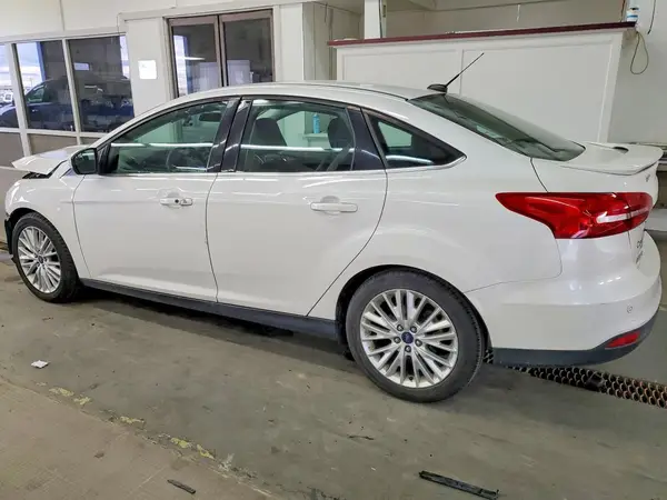 1FADP3J26JL211899 2018 FORD FOCUS - Image 2