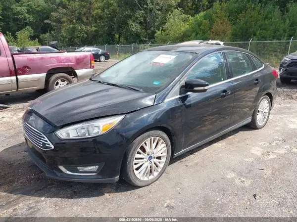 1FADP3J26JL323571 2018 FORD FOCUS - Image 2