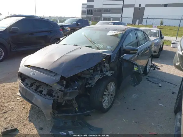 1FADP3J27HL238667 2017 FORD FOCUS - Image 2