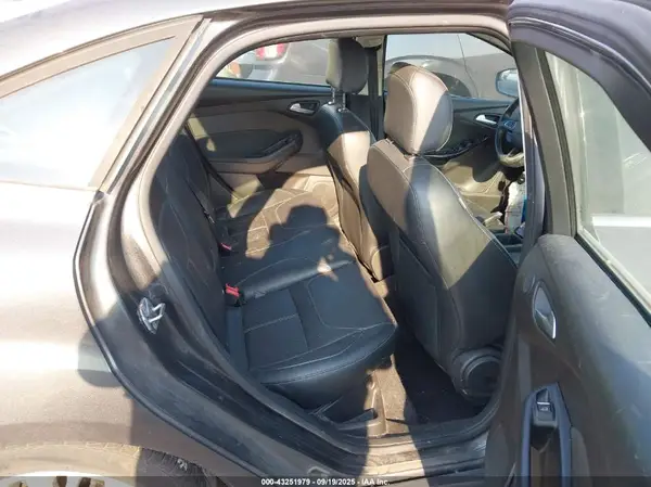 1FADP3J27HL238667 2017 FORD FOCUS - Image 8