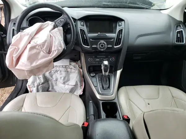 1FADP3J27HL268395 2017 FORD FOCUS - Image 8