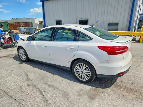 1FADP3J27HL269871 2017 FORD FOCUS - Image 2