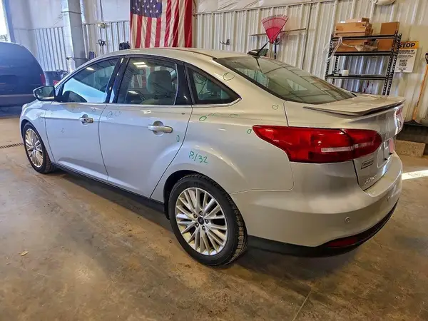 1FADP3J27HL287867 2017 FORD FOCUS - Image 2