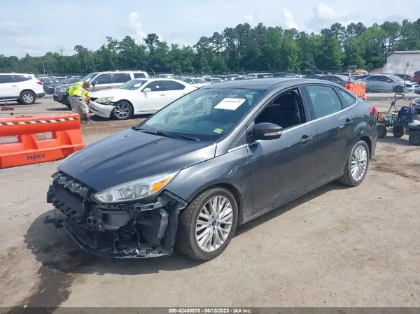 1FADP3J27HL306546 2017 FORD FOCUS - Image 2