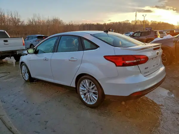1FADP3J27JL208753 2018 FORD FOCUS - Image 2