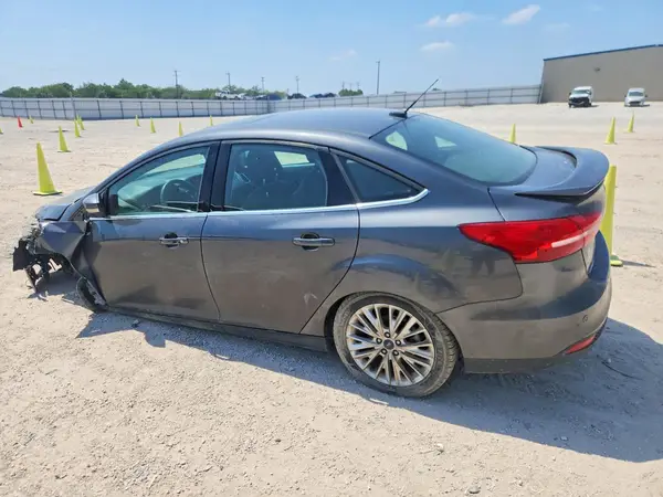 1FADP3J27JL233071 2018 FORD FOCUS - Image 2