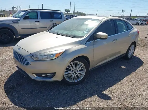 1FADP3J27JL252963 2018 FORD FOCUS - Image 2