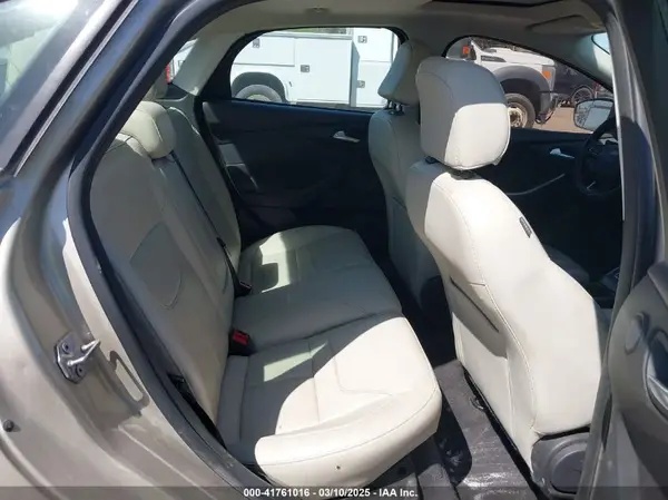 1FADP3J27JL252963 2018 FORD FOCUS - Image 8