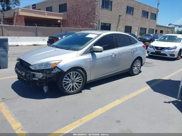 1FADP3J27JL279404 2018 FORD FOCUS - Image 2