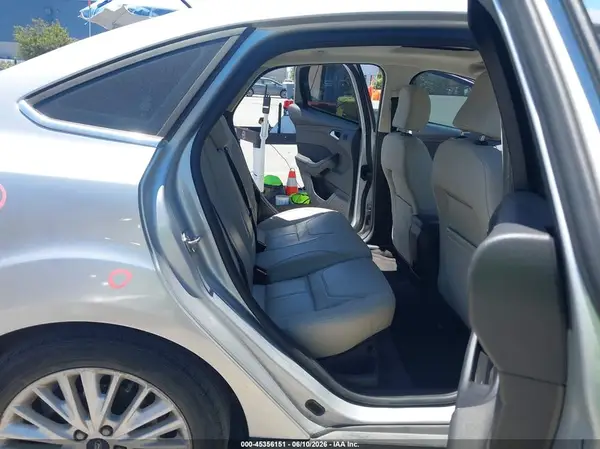 1FADP3J27JL279404 2018 FORD FOCUS - Image 8