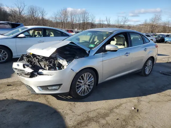 1FADP3J27JL323949 2018 FORD FOCUS - Image 1