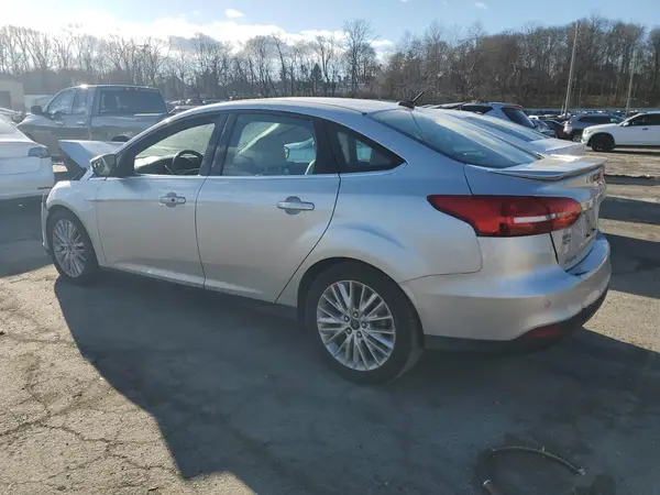 1FADP3J27JL323949 2018 FORD FOCUS - Image 2