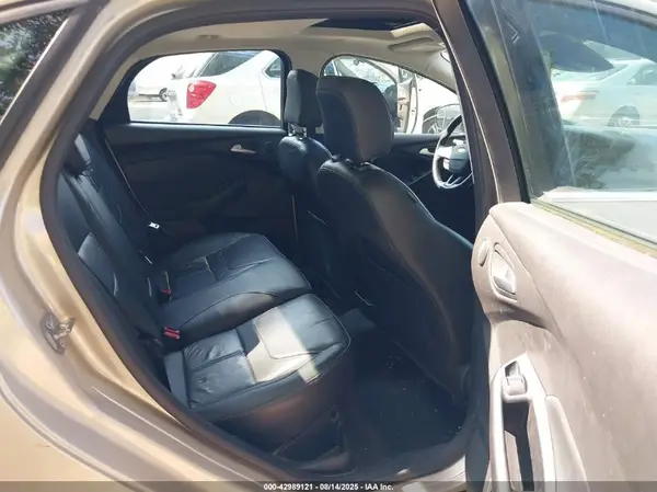 1FADP3J28HL331830 2017 FORD FOCUS - Image 8