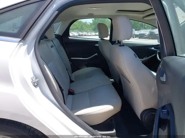 1FADP3J28JL249859 2018 FORD FOCUS - Image 8
