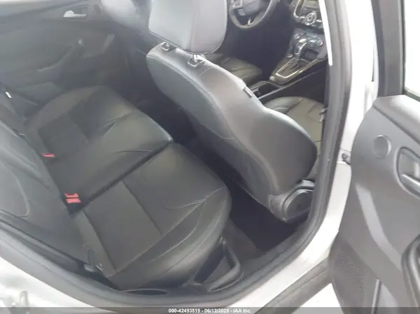 1FADP3J29HL329410 2017 FORD FOCUS - Image 8