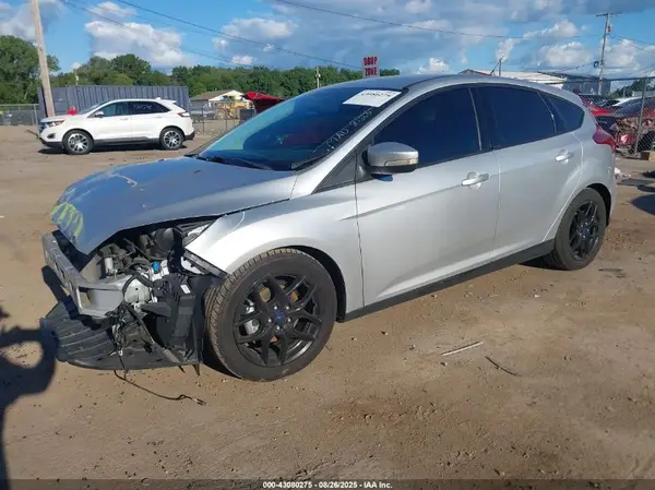 1FADP3K20GL326621 2016 FORD FOCUS - Image 2
