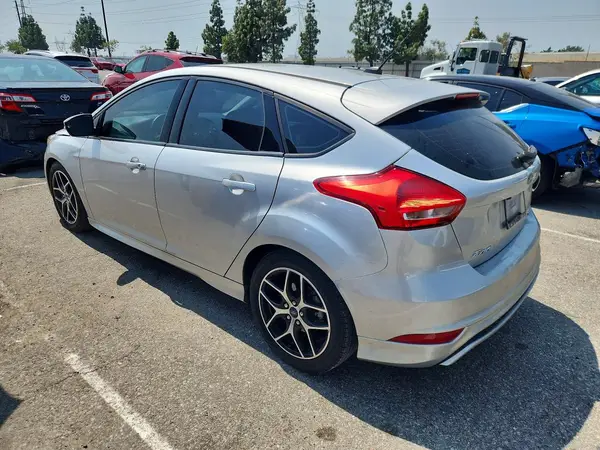 1FADP3K20GL372627 2016 FORD FOCUS - Image 2
