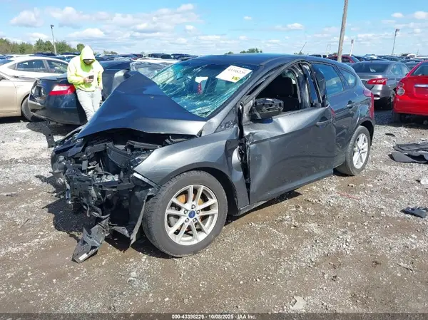 1FADP3K20HL313899 2017 FORD FOCUS - Image 2