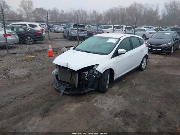 1FADP3K20JL215381 2018 FORD FOCUS - Image 2