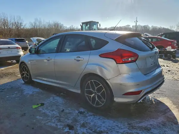 1FADP3K21GL292978 2016 FORD FOCUS - Image 2