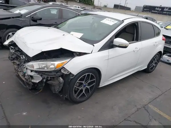 1FADP3K21GL329141 2016 FORD FOCUS - Image 2