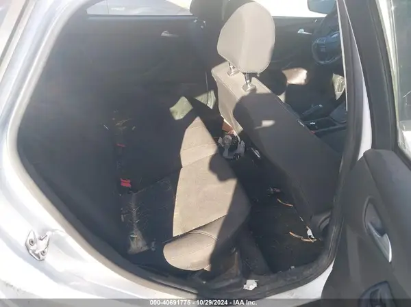 1FADP3K21HL211477 2017 FORD FOCUS - Image 8