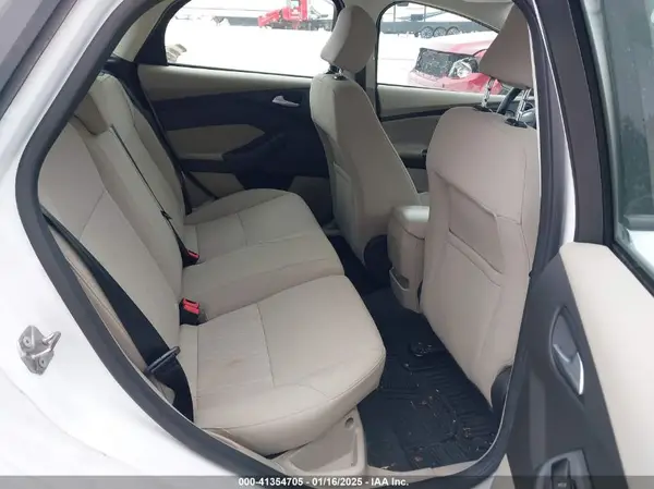 1FADP3K21HL259450 2017 FORD FOCUS - Image 8