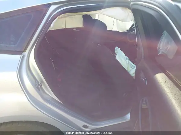 1FADP3K21HL302023 2017 FORD FOCUS - Image 8