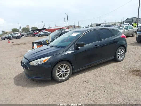 1FADP3K21JL237065 2018 FORD FOCUS - Image 2