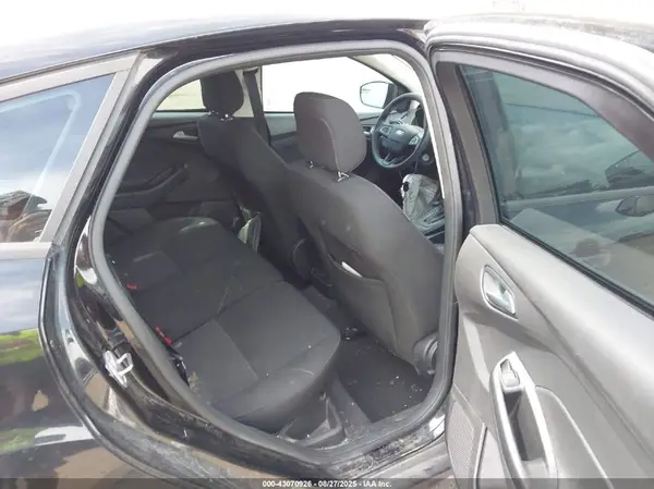 1FADP3K21JL237065 2018 FORD FOCUS - Image 8