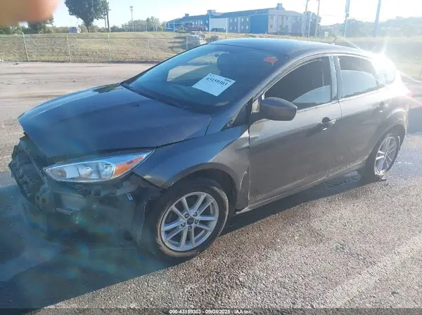 1FADP3K21JL248468 2018 FORD FOCUS - Image 2