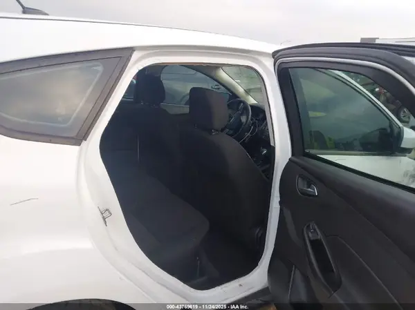 1FADP3K21JL311133 2018 FORD FOCUS - Image 8