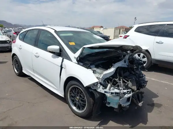 1FADP3K22GL216105 2016 FORD FOCUS - Image 1