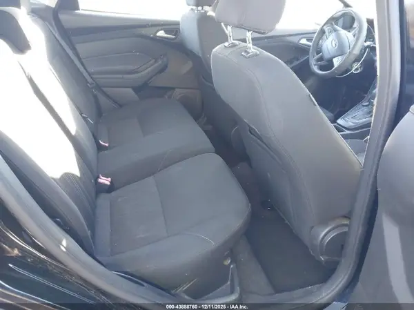 1FADP3K22HL215716 2017 FORD FOCUS - Image 8