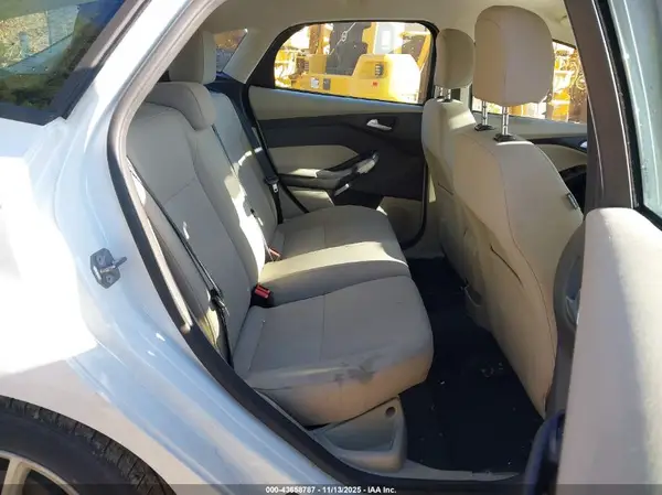 1FADP3K22HL242348 2017 FORD FOCUS - Image 8