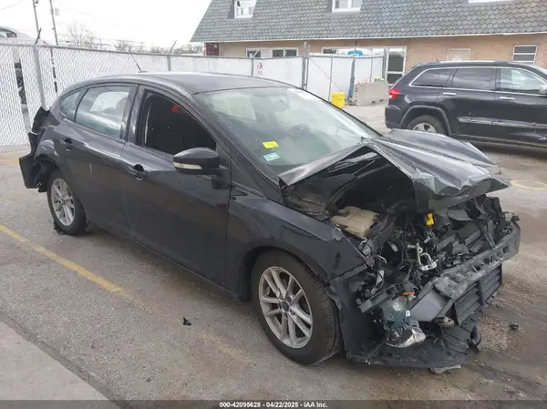 1FADP3K22HL282882 2017 FORD FOCUS - Image 1