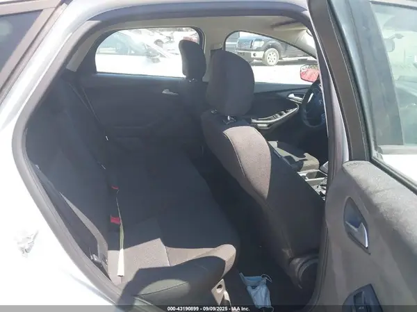1FADP3K22HL317002 2017 FORD FOCUS - Image 8