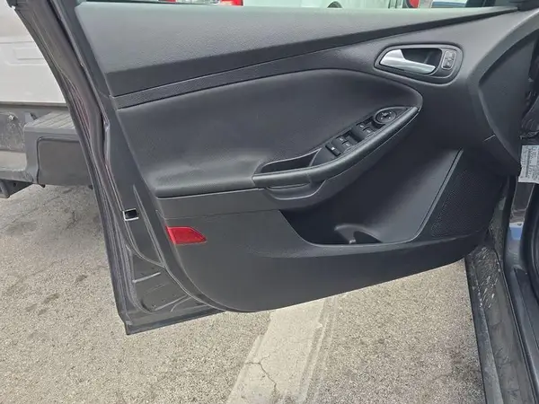 1FADP3K22HL317419 2017 FORD FOCUS - Image 1