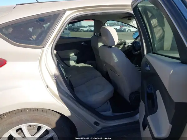 1FADP3K22HL348315 2017 FORD FOCUS - Image 8