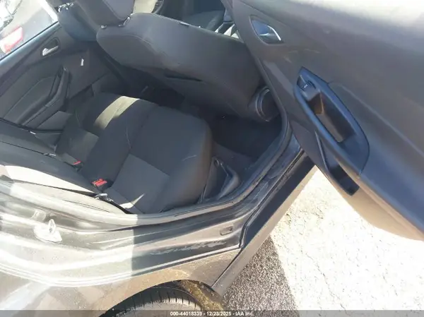 1FADP3K22JL250827 2018 FORD FOCUS - Image 8
